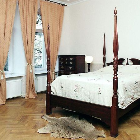 Pecherskie Lipki Hotel Kiev Ngoại thất bức ảnh