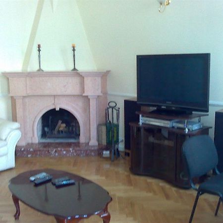 Pecherskie Lipki Hotel Kiev Ngoại thất bức ảnh