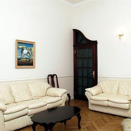 Pecherskie Lipki Hotel Kiev Ngoại thất bức ảnh