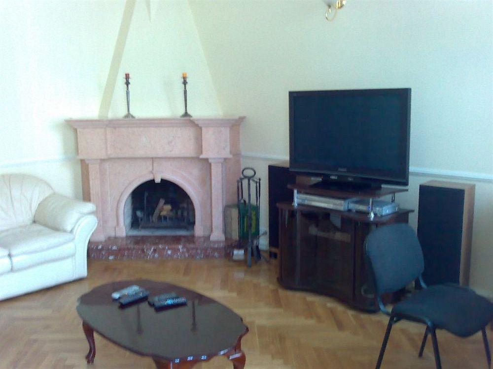 Pecherskie Lipki Hotel Kiev Ngoại thất bức ảnh