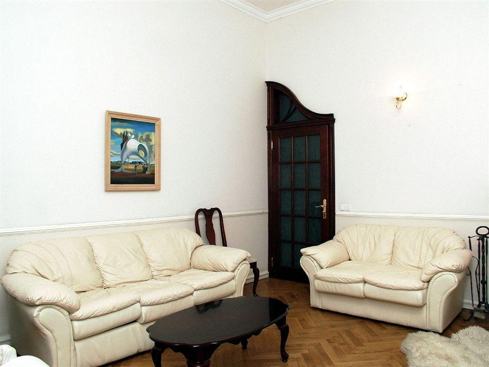 Pecherskie Lipki Hotel Kiev Ngoại thất bức ảnh