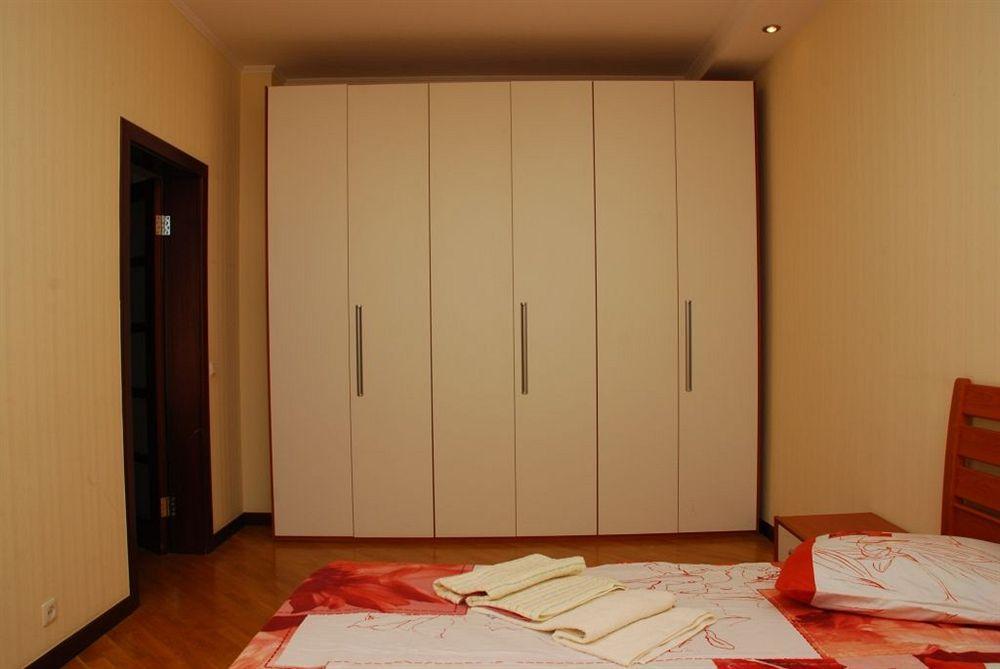 Pecherskie Lipki Hotel Kiev Ngoại thất bức ảnh