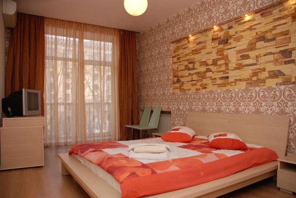 Pecherskie Lipki Hotel Kiev Ngoại thất bức ảnh