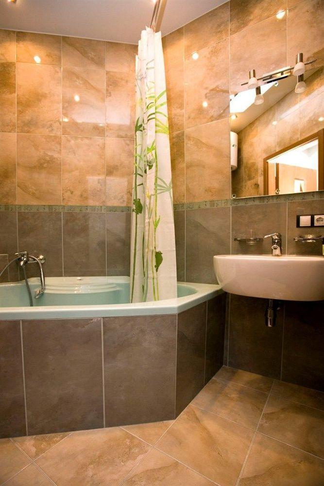 Pecherskie Lipki Hotel Kiev Ngoại thất bức ảnh