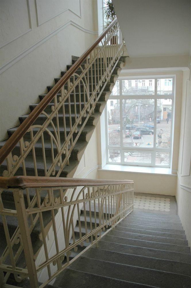 Pecherskie Lipki Hotel Kiev Ngoại thất bức ảnh