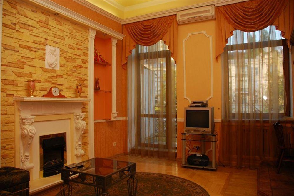Pecherskie Lipki Hotel Kiev Ngoại thất bức ảnh