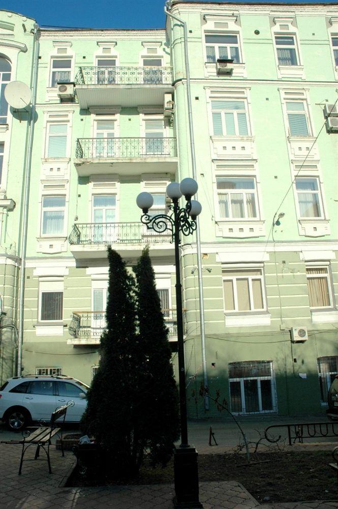 Pecherskie Lipki Hotel Kiev Ngoại thất bức ảnh