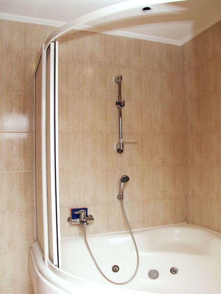 Pecherskie Lipki Hotel Kiev Ngoại thất bức ảnh