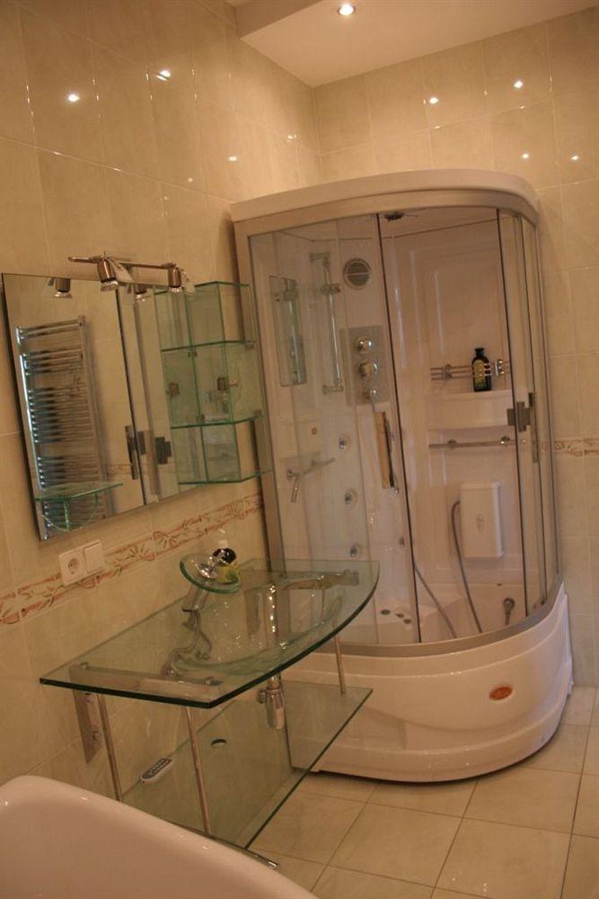 Pecherskie Lipki Hotel Kiev Ngoại thất bức ảnh