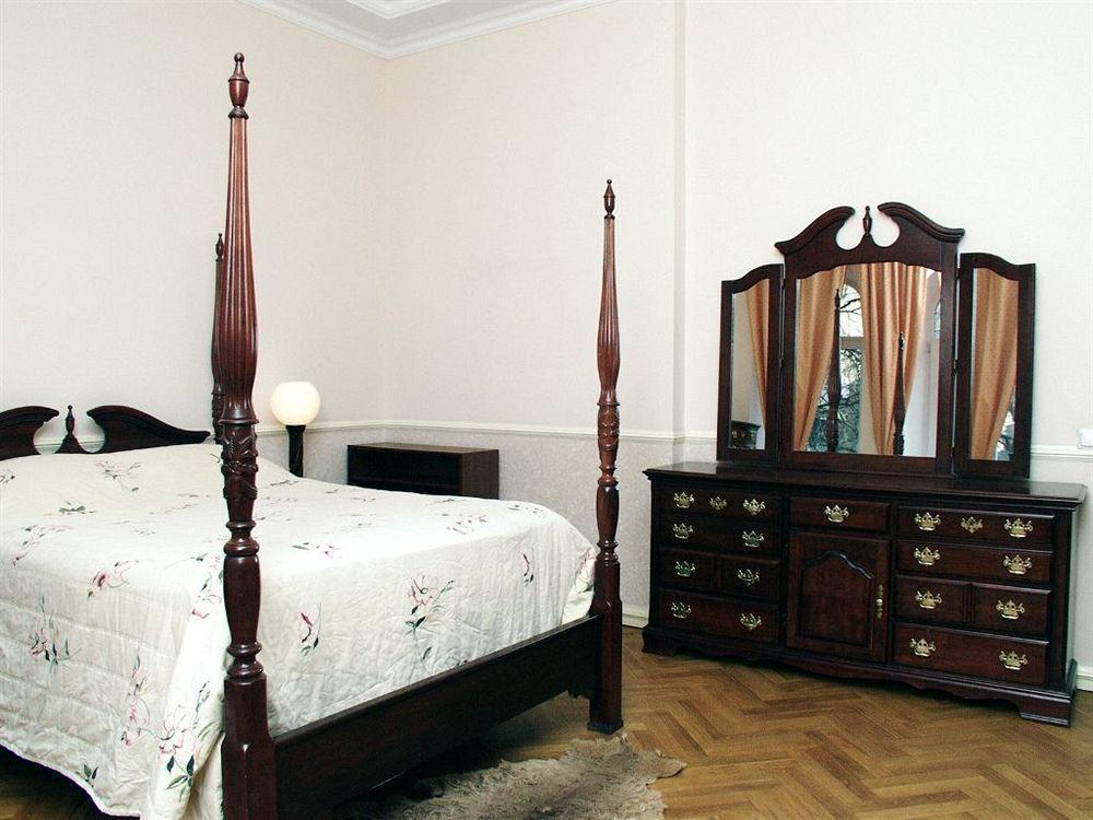 Pecherskie Lipki Hotel Kiev Ngoại thất bức ảnh