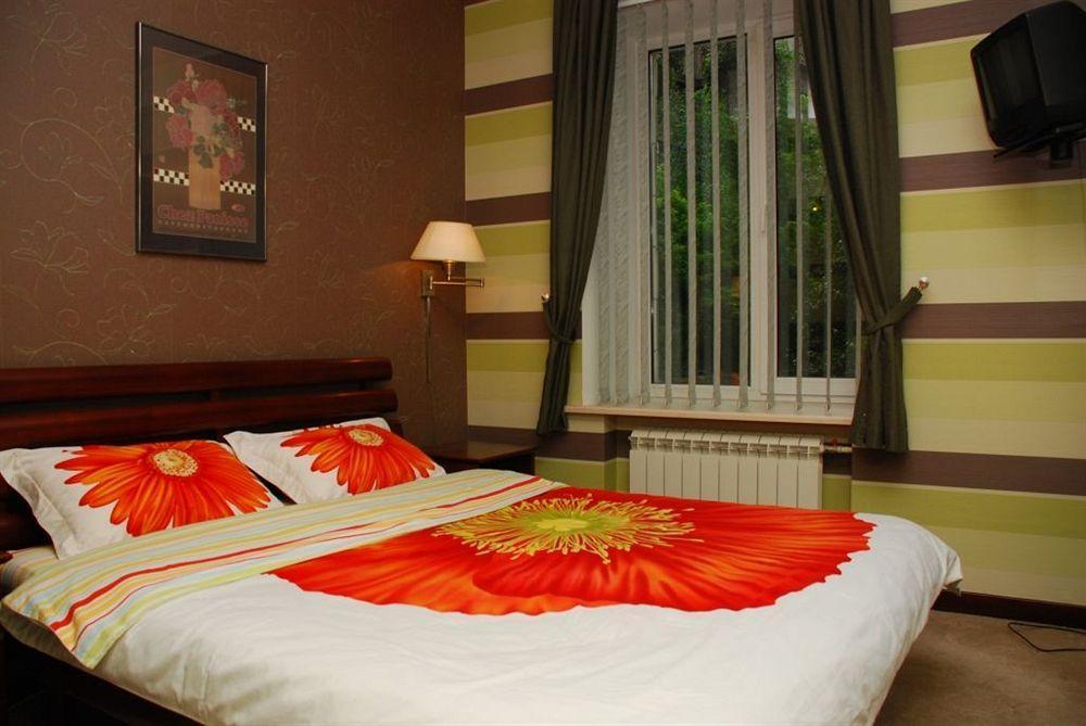 Pecherskie Lipki Hotel Kiev Ngoại thất bức ảnh